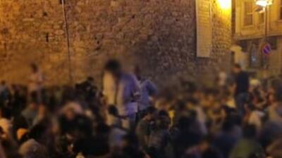 Galata Kulesi altında 'entel' rezillik!