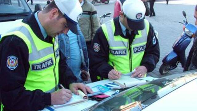 Trafik müdürüne 'aşırı hız' cezası
