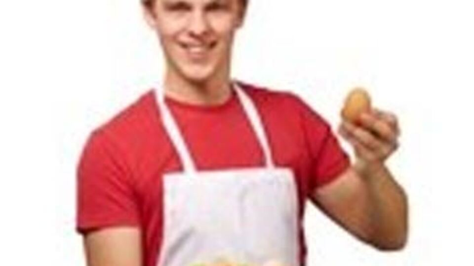 Erkek mutfakta mutlu