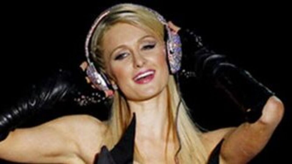 Paris Hilton DJ oldu yer yerinden oynadı