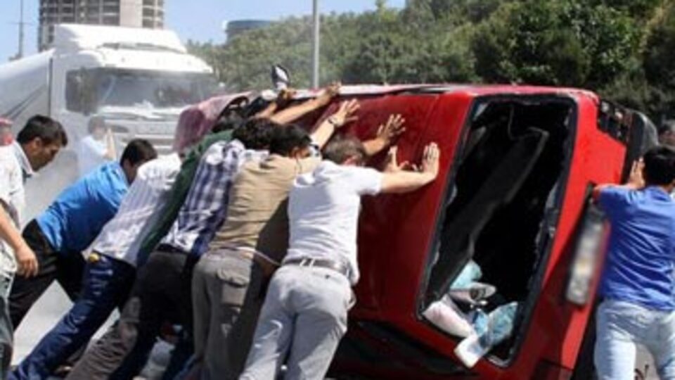 D-100'de korkunç kaza