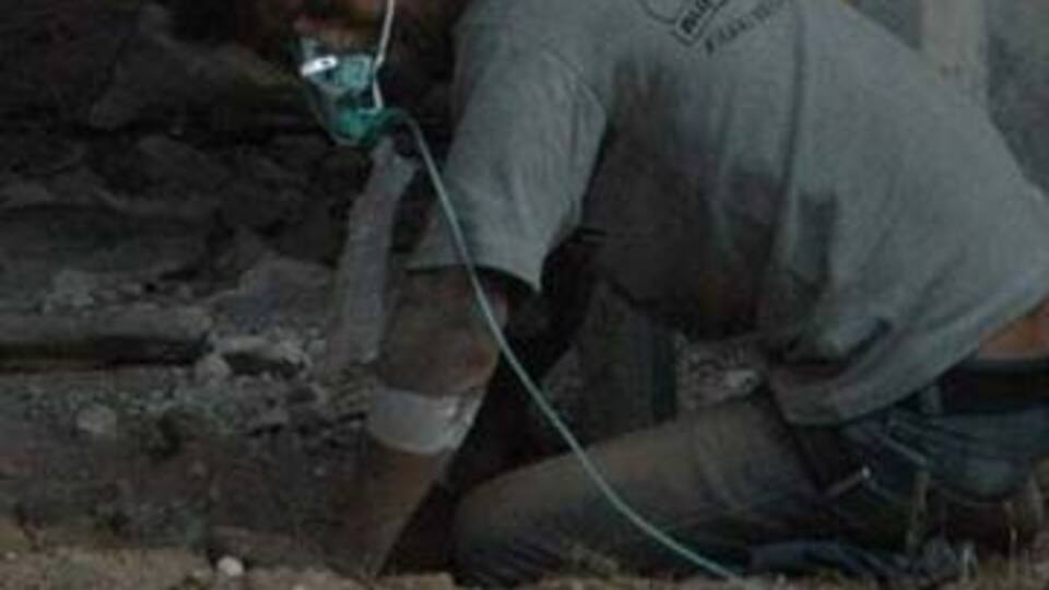 Saatlerce yalvardı!