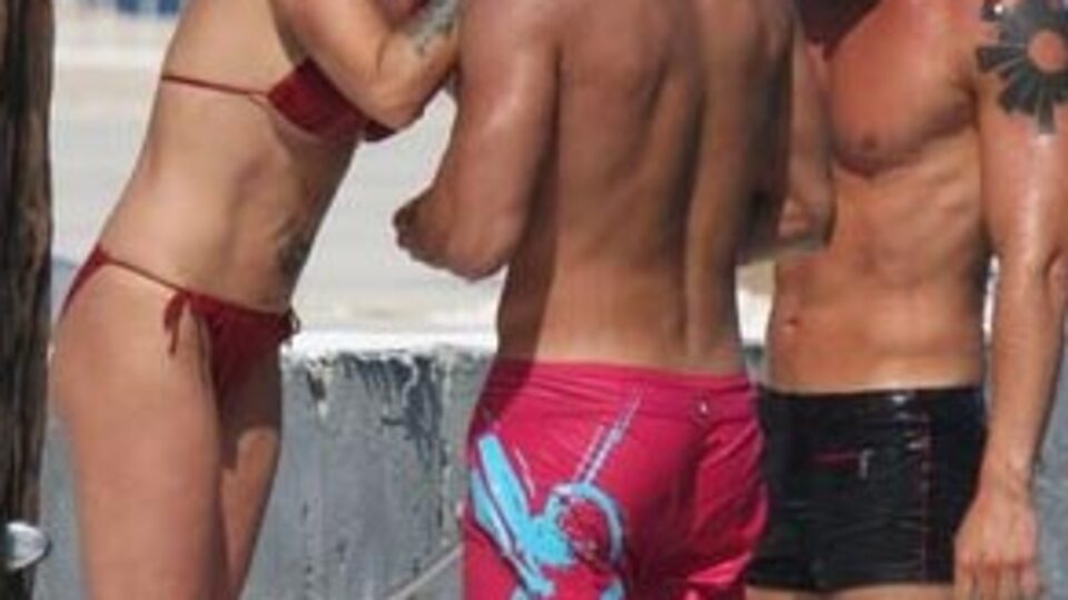 Genç sevgilisiyle çok mutlu!