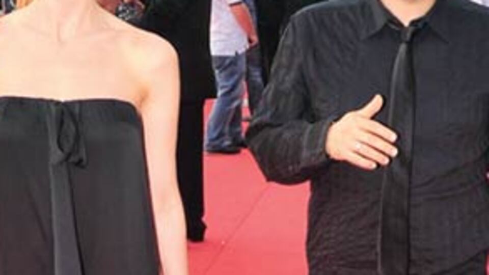 Okan Bayülgen şehri terk ediyor!