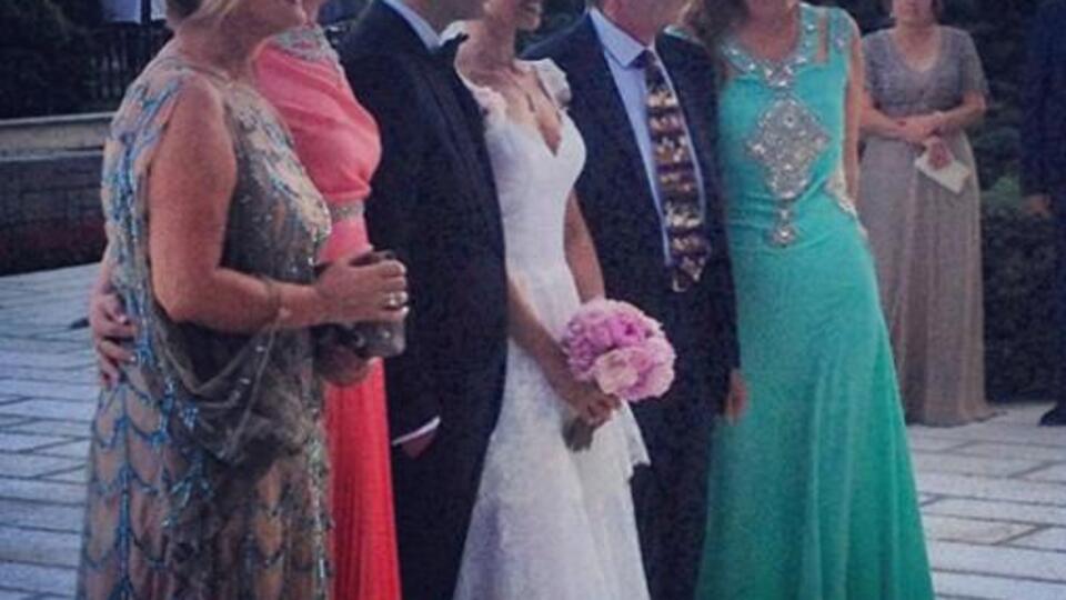 Derya Baykal oğlunu evlendirdi