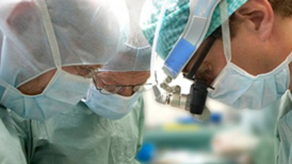 Baş ağrısı diye gitti cam parçaları çıktı!