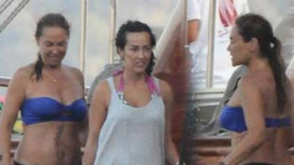Hülya Avşar da bikinili görüntülendi