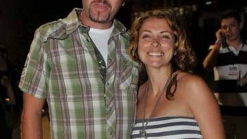 Ağlayıp sızlıyor ama...