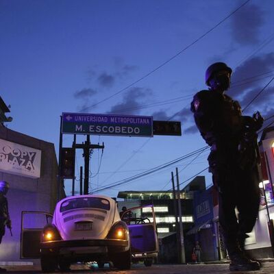 Çeteler gazeteye saldırdı