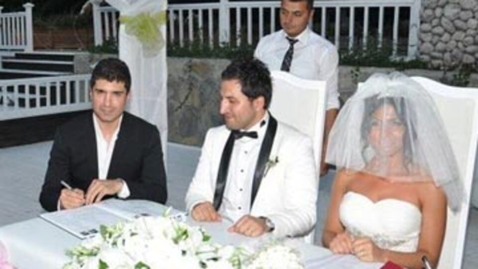 Özcan Deniz gözyaşlarını tutamadı