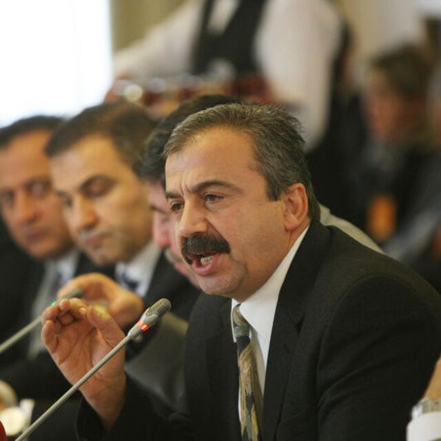Önder: "KPSS kitapçığı pazarlandı"