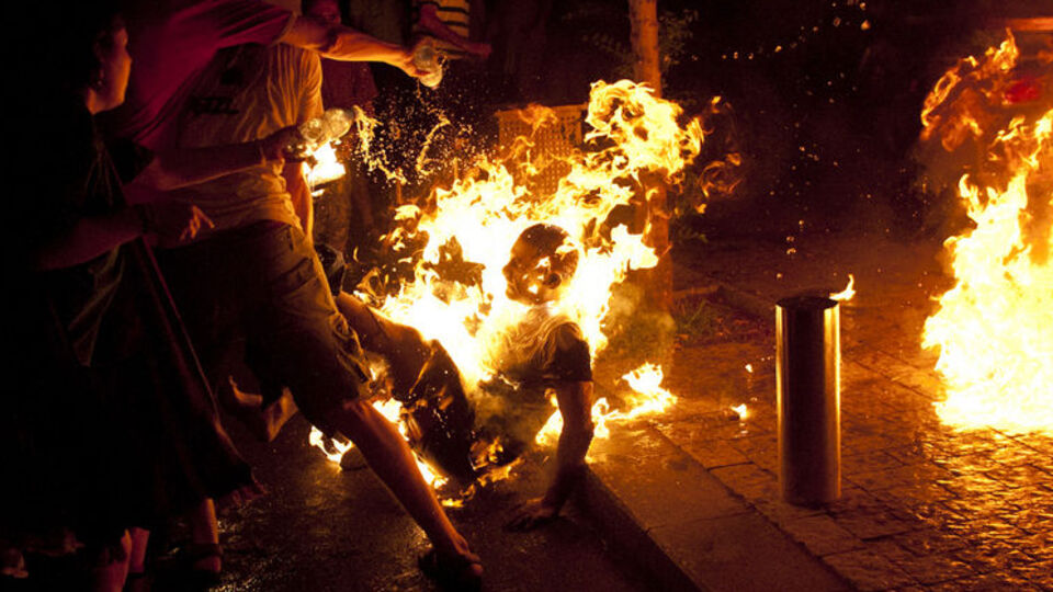 İsrailli protestocu kendisini yaktı