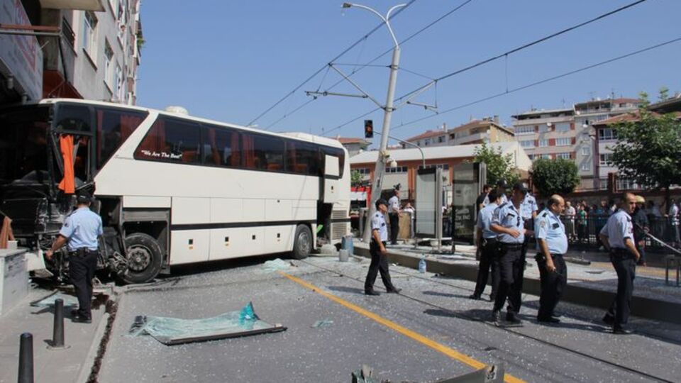Otobüs durağa girdi!