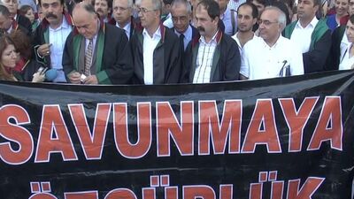 KCK duruşması eylemle başladı