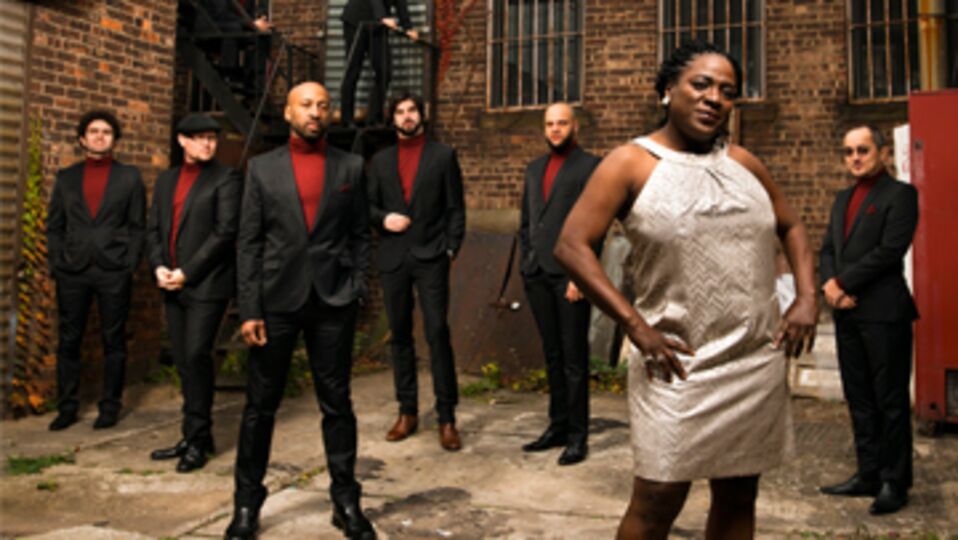 Sharon Jones, The Dapkings ile sahnde!