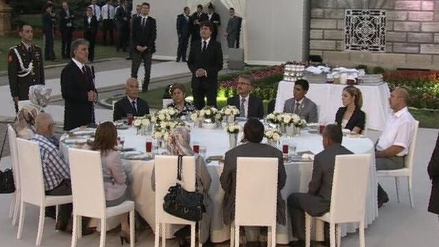Gül'den anlamlı iftar