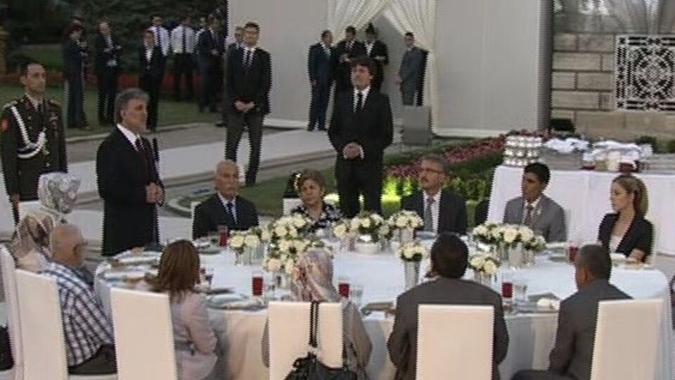 Gül'den anlamlı iftar