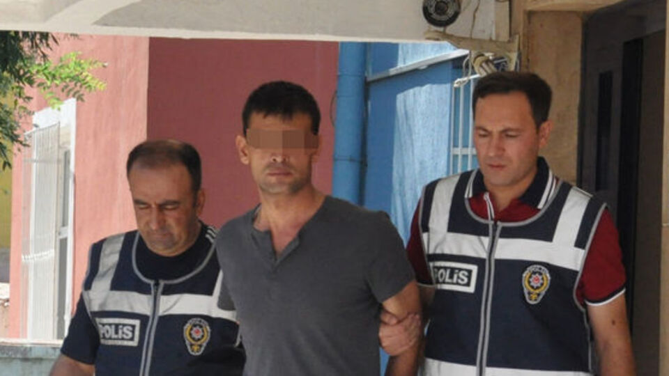 Profesöre rambo bıçağı ile saldırdı!