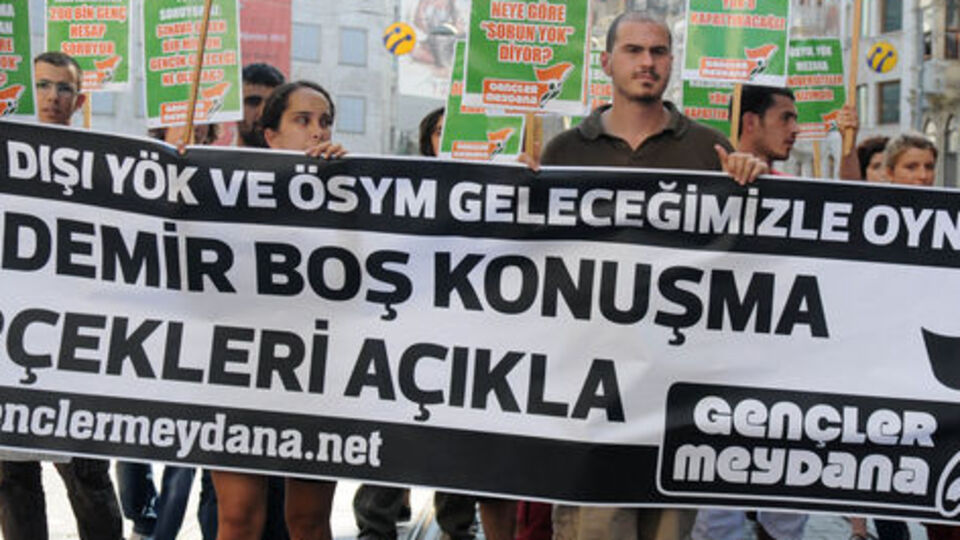 Gençlerden ÖSYM protestosu