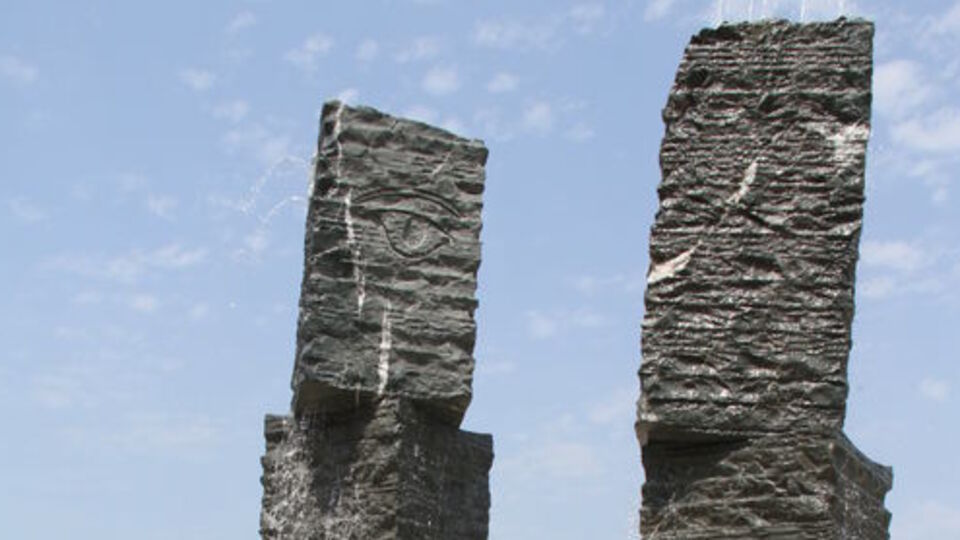 Hacivat ile Karagöz'ü temsil ediyor mu?