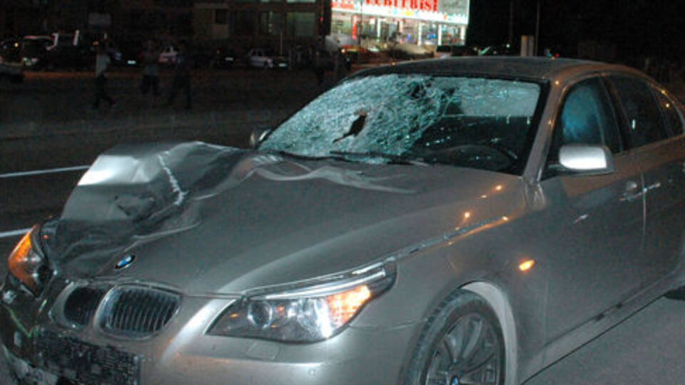 Yeni evli çift trafik kazası kurbanı