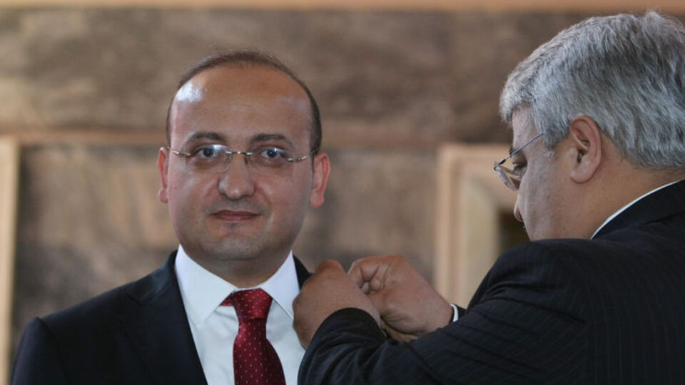 "Danışmanlar kraldan çok kralcı olabiliyor"