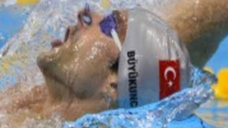 Yüzücüler havuza işer mi?