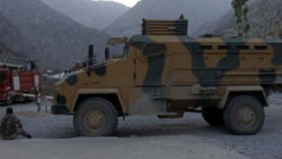 Muhabirleri canlı kalkan yaptılar!