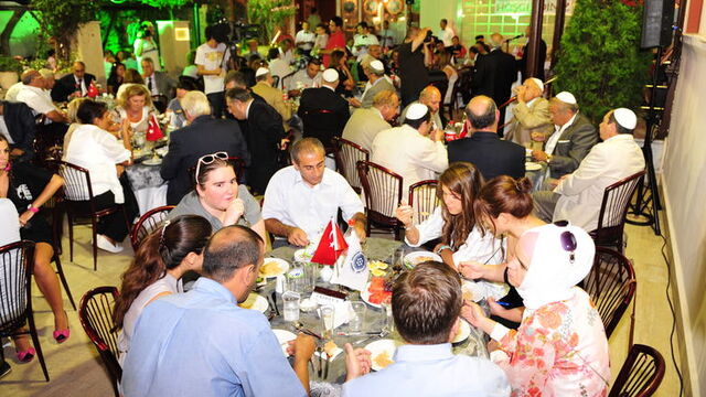 Musevi cemaati iftar yemeği verdi