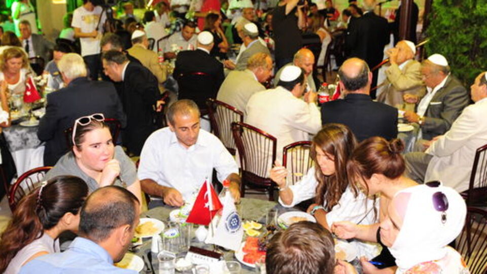 Musevi cemaati iftar yemeği verdi