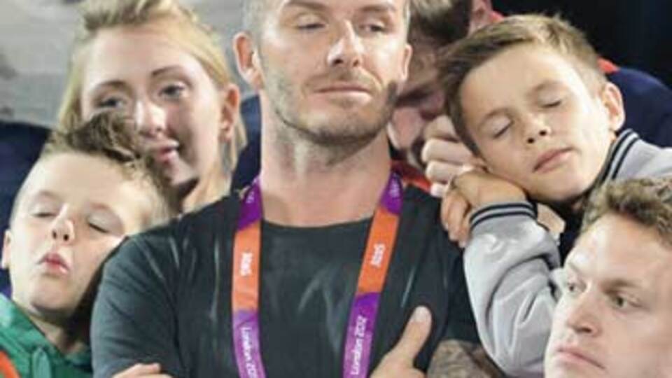 Baba maç izledi çocuklar uyudu