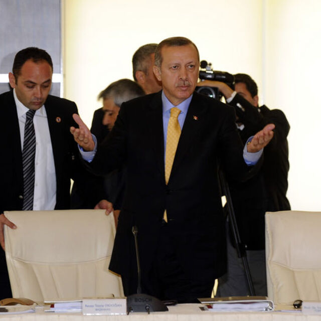 Erdoğan Pamukoğlu'na yine sert çıktı!