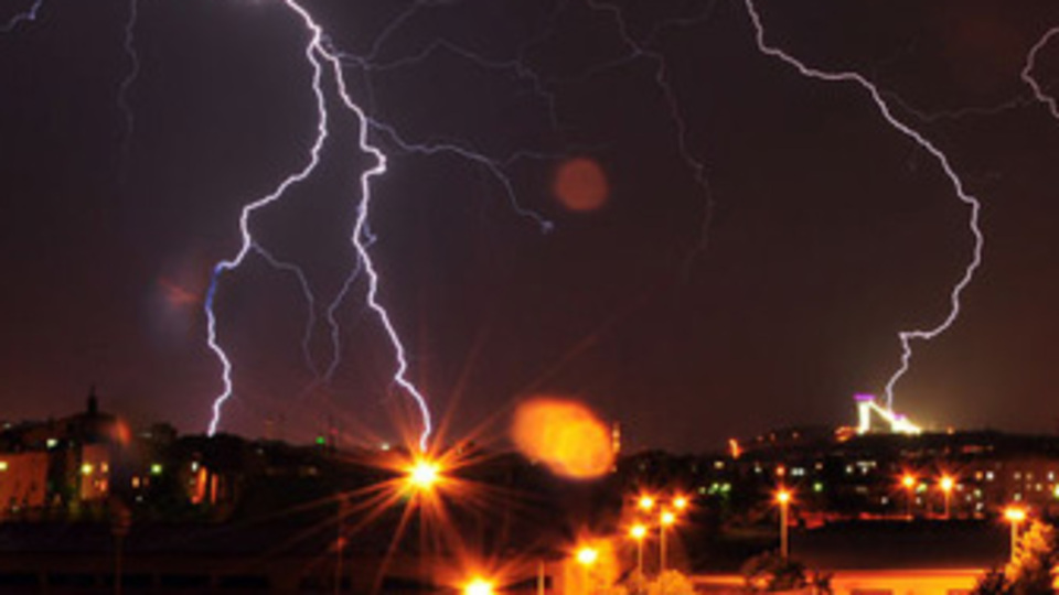 Camiye yıldırım düştü: 10 ölü !