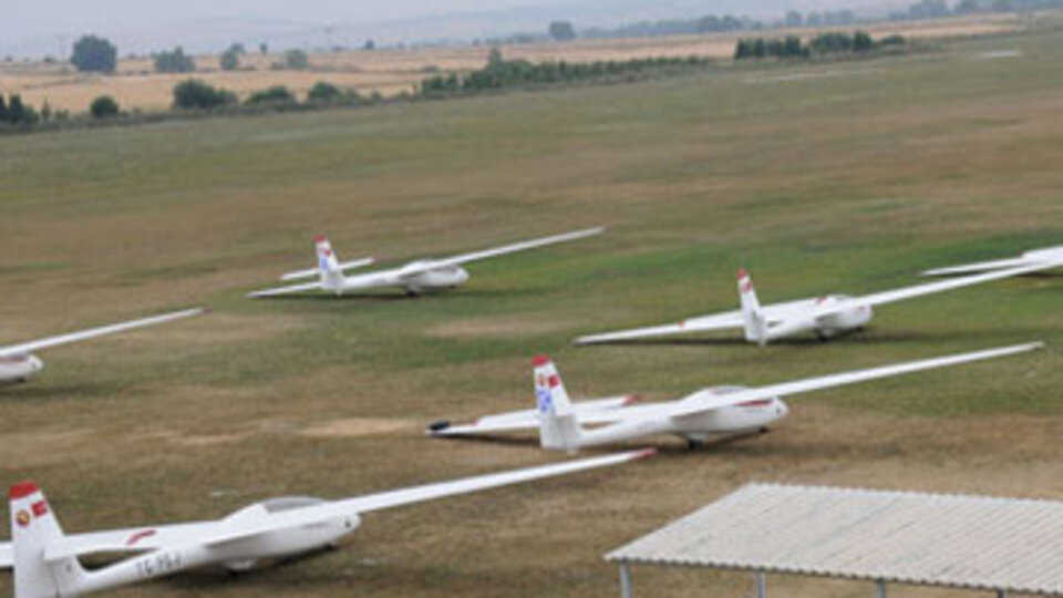 Pilotluk hayallerine ilk adımı planörle atıyorlar