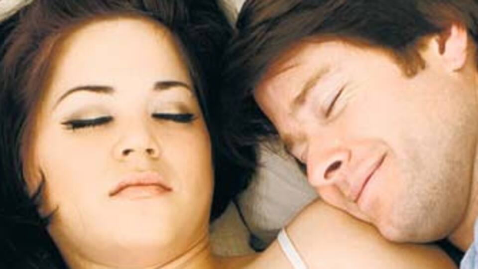 Eşler ayrı yatakta mı yatmalı?