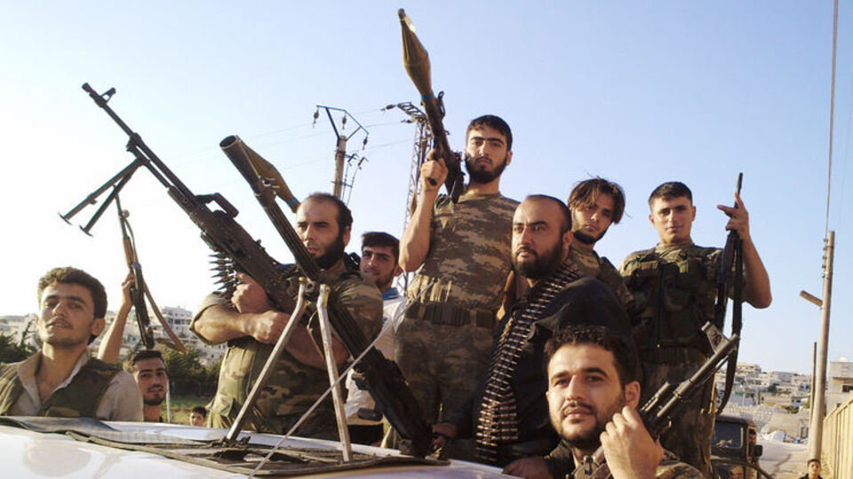 "Silah verin yoksa El Kaide'ye katılırız"