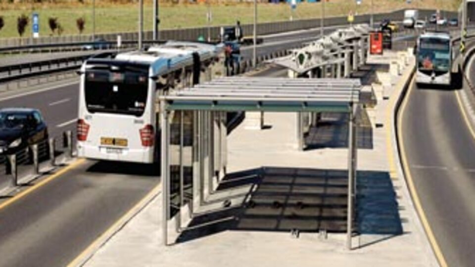 Metrobüse 'Dur' çağrısı