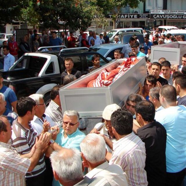 Finike şehidini uğurladı