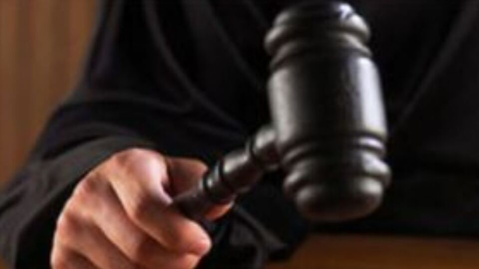 Kocasına "o. çocuğu" diyen kadına yasak!