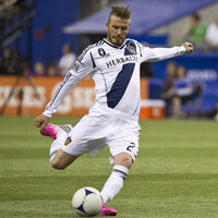 Beckham kornerden attı!