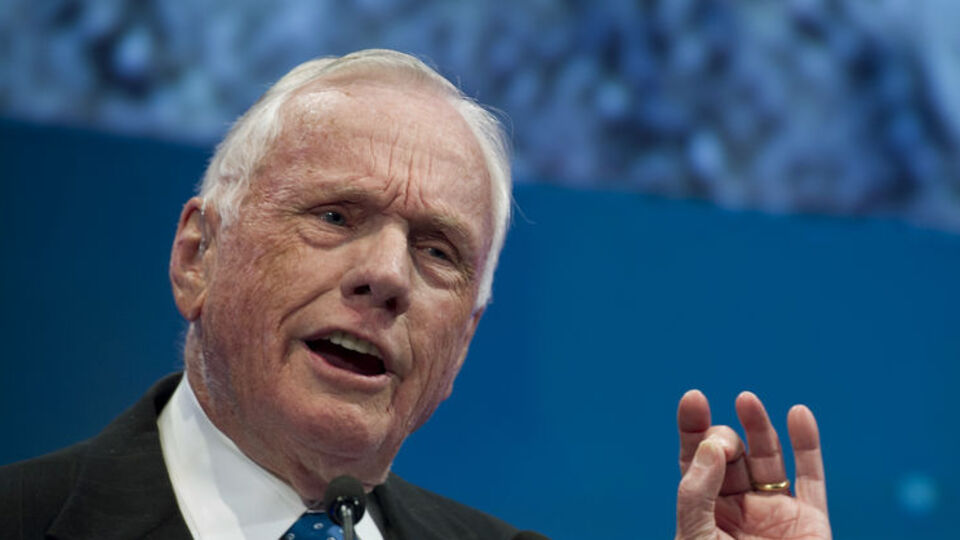 Neil Armstrong öldü!