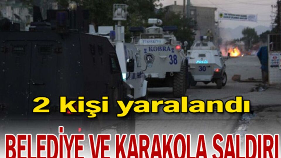 Teröristler belediye binasına saldırdı