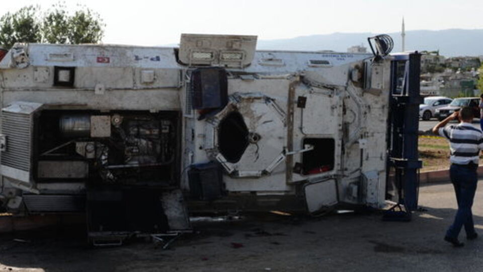 Panzer devrildi: 2 polis yaralı