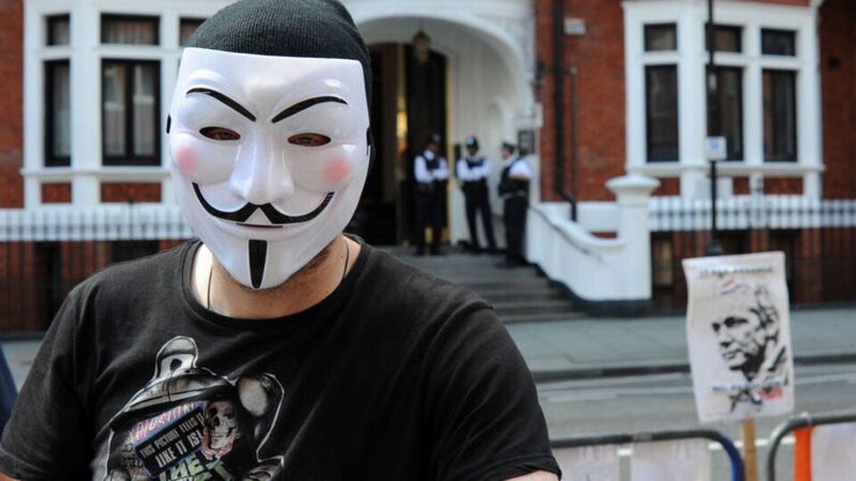 Assange için gündüz nöbeti