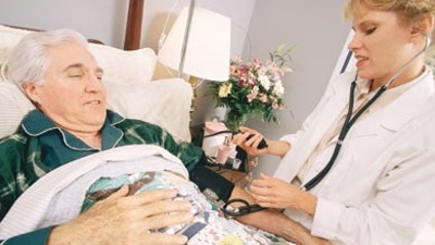 Kimsesiz hastanın da refakatçisi olacak