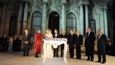 Meral Akşener oğlunu evlendirdi