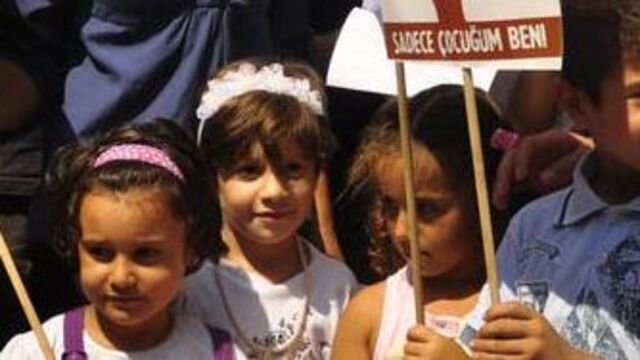 'Okul için çok erken' mitingi