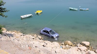 Bu otomobilden sağ çıktılar!