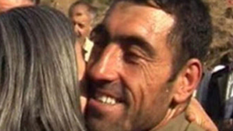 Vekillerle kucaklaşan o PKK'lıyı görevden almışlar