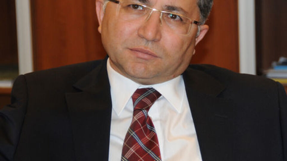 Türkçe öğretmeni Kürtçe seçmeli ders verecek!